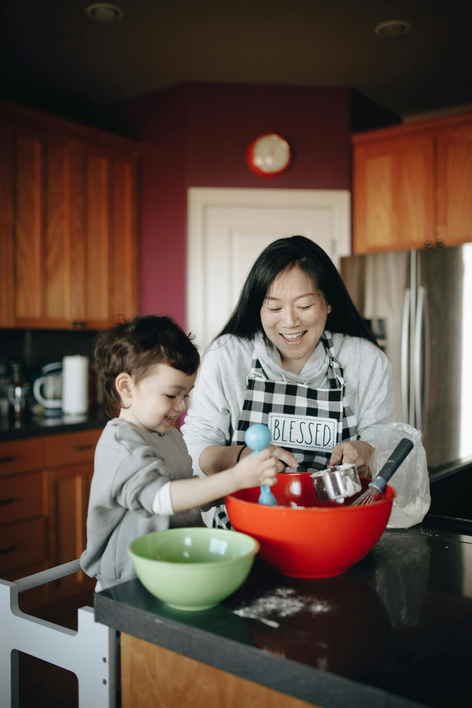 7 Ideas to Make Cooking With Your Toddler Enjoyable