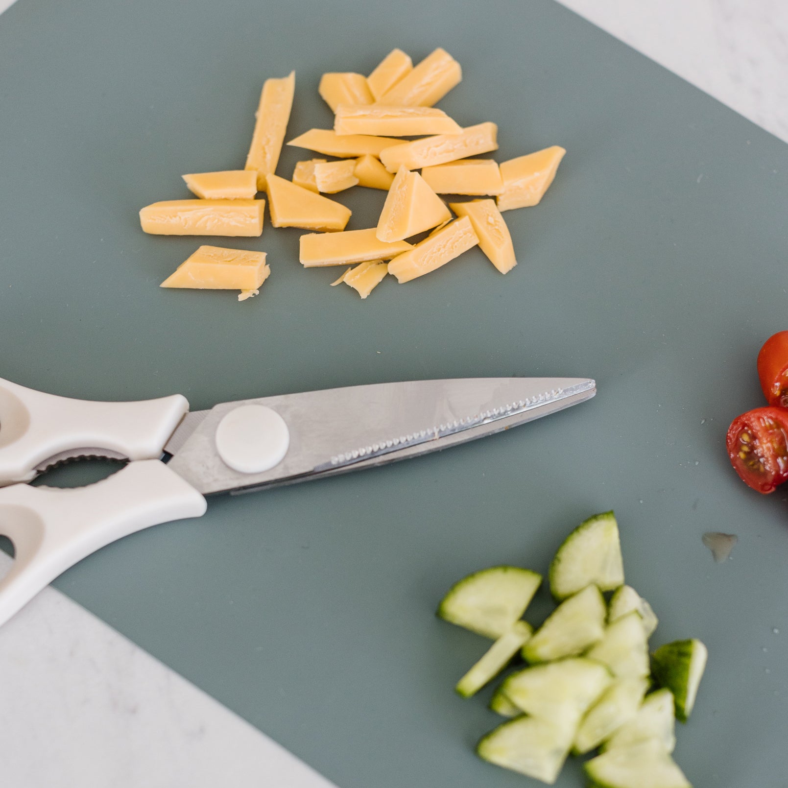 Baby Food Scissors 2 Pack w Covers- Parent Must-Have Safety Stainless Steel  Shears to Make Every Bite Baby Sized and Safe- Portable For Babies 